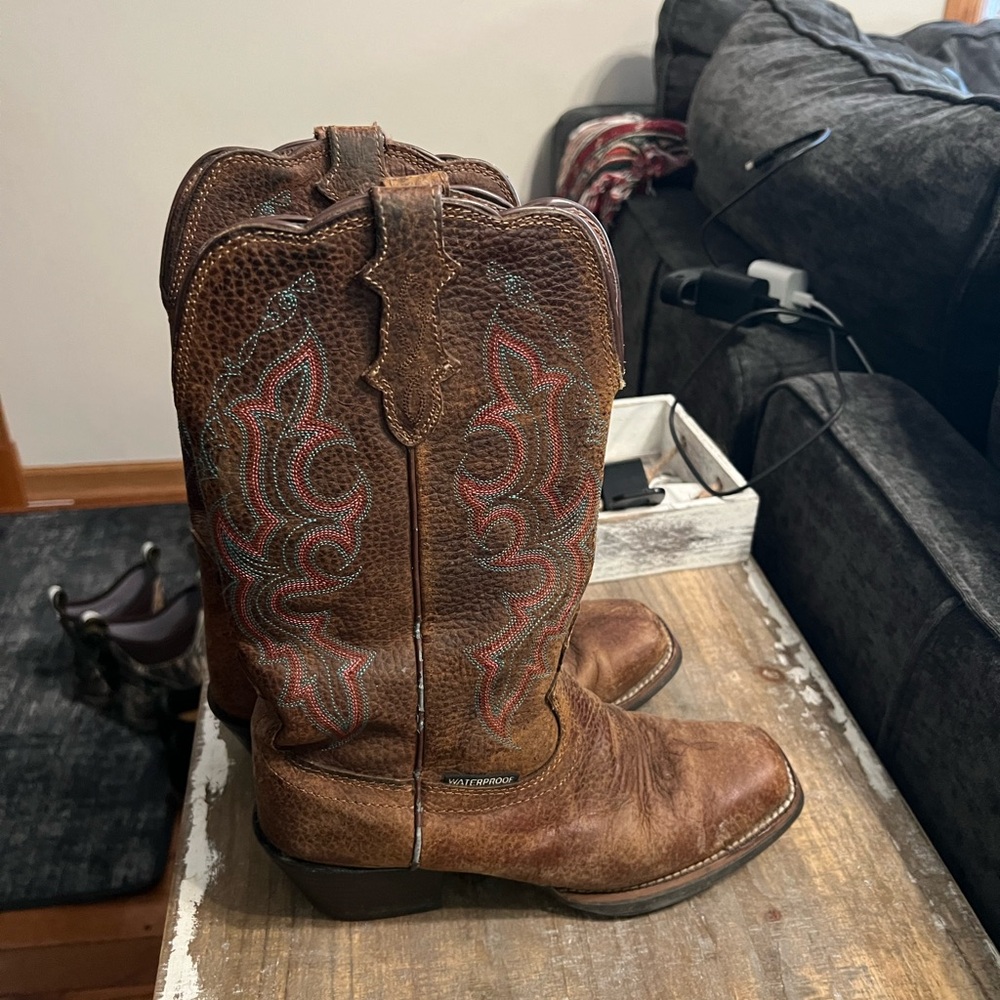 Brown Justin Western Cowboy Boots with Embroidered Design